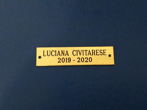 Targhetta semplice con buchini