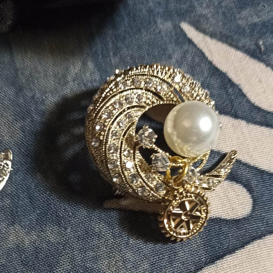 Spilla con perla centrale