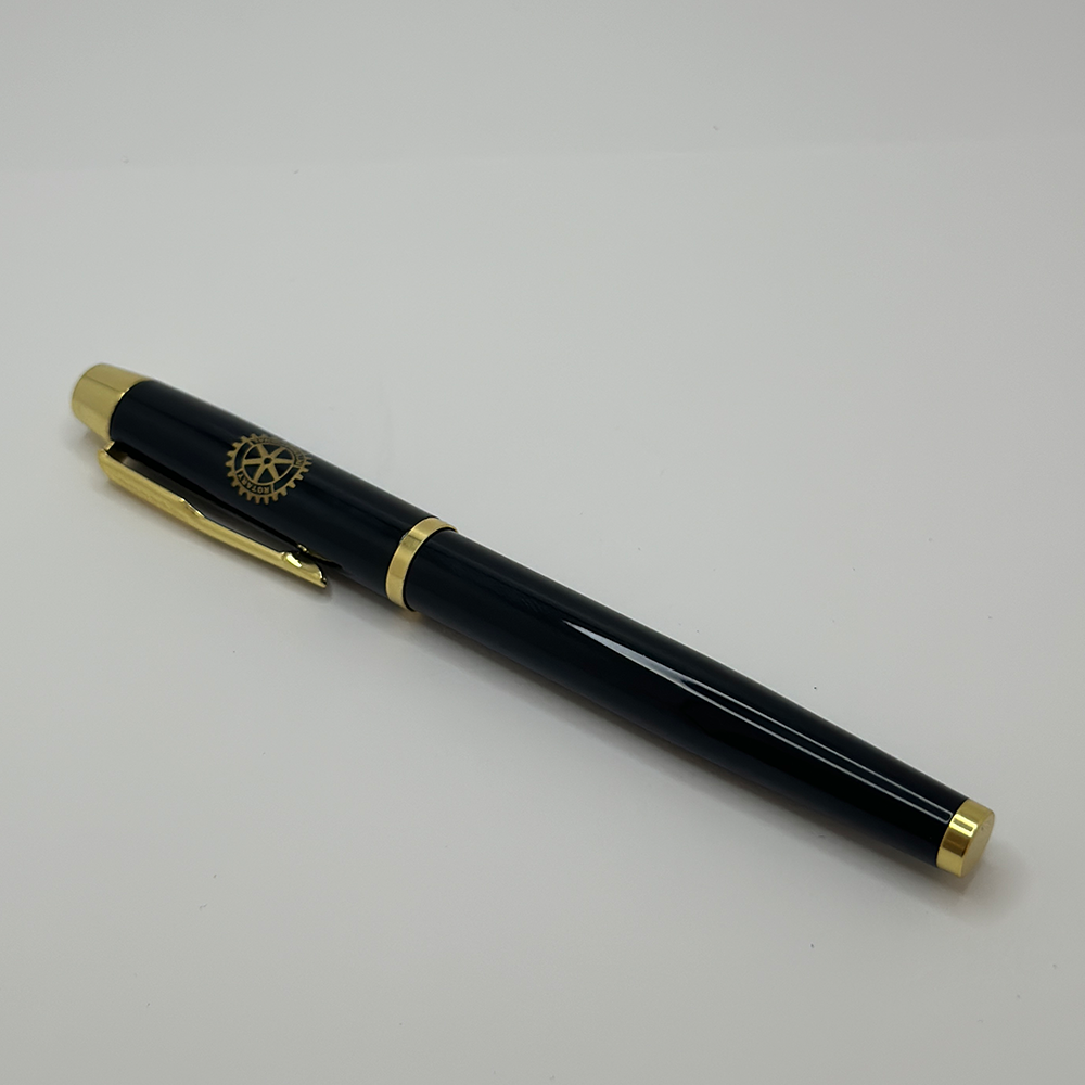Penna Roller bellissima con logo dorato ,  inchiostro nero, un pensiero gradito a soci ,oratori, ospiti etc