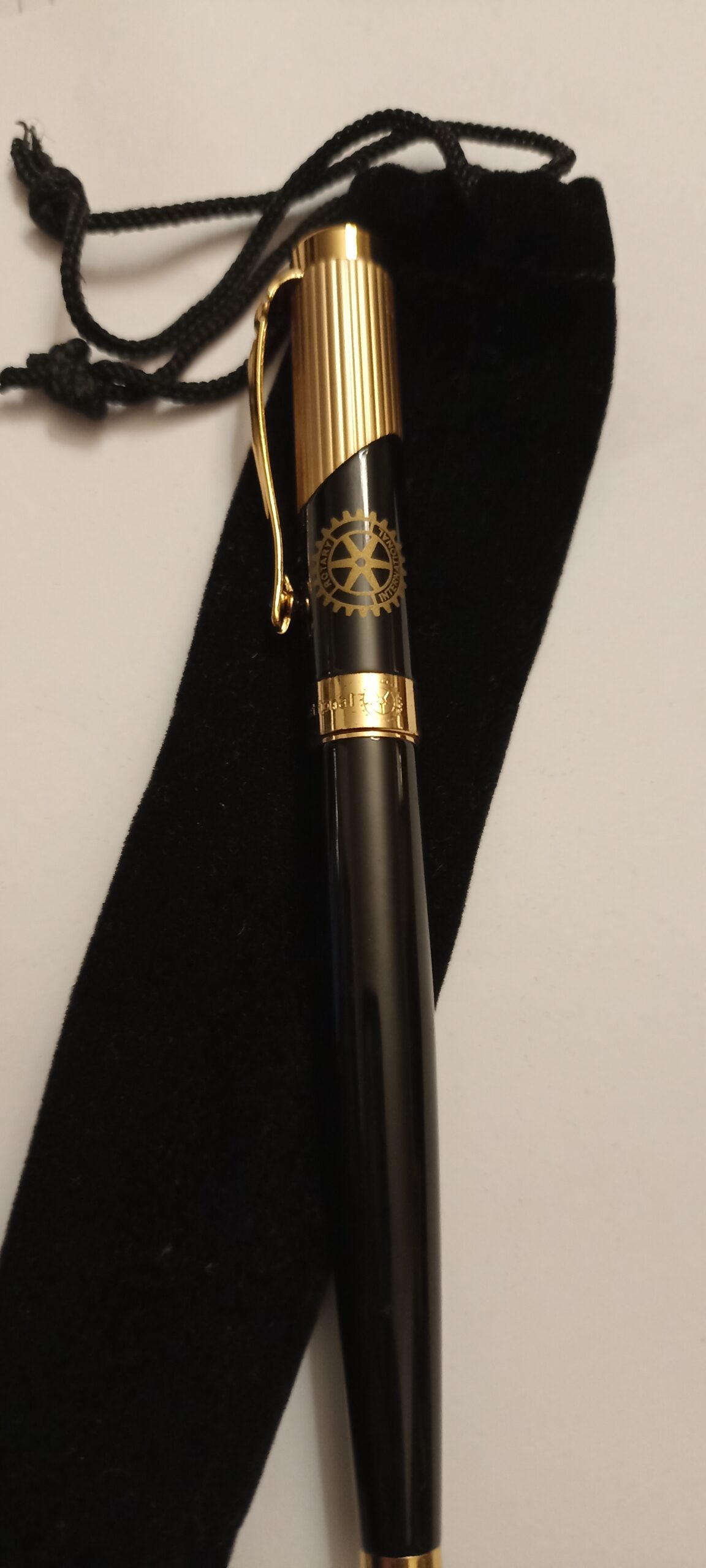 Penna Stilografica molto elegante , scrive con qualunque inchiostro