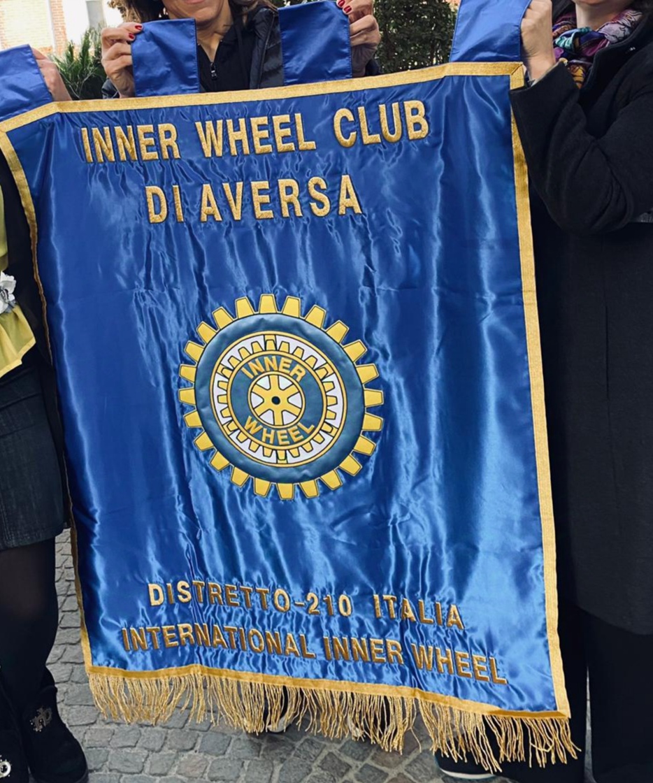 stendardo  ricamato INNER WHEEL 90 X 120 FRANGIATO E BORDATO CON LOGO INNER WHEEL
